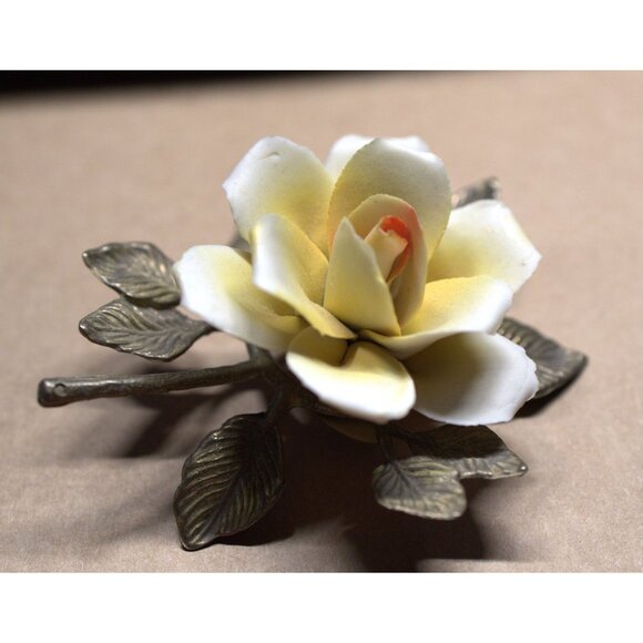 Vintage Capodimonte Porcelain Flower Claire Creazioni Fantasia Italy - Picture 4 of 9